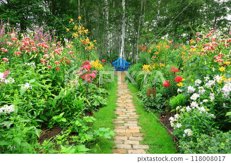 Ueno Farm Mirror Border in Early Summer Ueno Farm Mirror Border in Early Summer 118008017