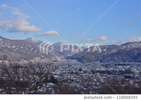 從城山公園看到的冬季松本市 - 東山 - 美原 從城山公園看到的冬季松本市 - 東山 - 美原 118008305