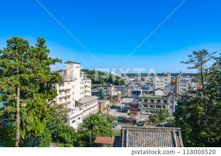 A view of the hotel and townscape of Tateyamadera from a hilltop (Shizuoka Prefecture) 118008520