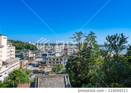 A view of the hotel and townscape of Tateyamadera from a hilltop (Shizuoka Prefecture) 118008521