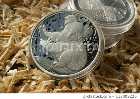 Pure silver investment coin in capsule. Australian 1 Dollar koala. 118009226