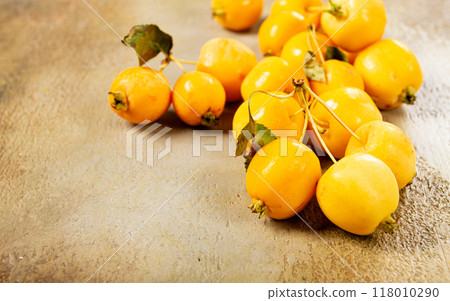 yellow small apples, Chinese variety, scattered on the table, top view, no people, yellow small apples, Chinese variety, scattered on the table, top view, no people, 118010290