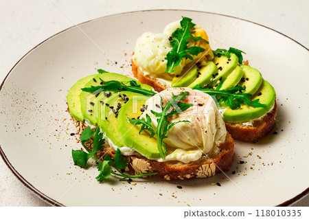 sandwich with cream cheese, sliced avocado and boiled egg, arugula, on grainy bread, homemade, breakfast, no people, sandwich with cream cheese, sliced avocado and boiled egg, arugula, on grainy bread, homemade, breakfast, no people, 118010335