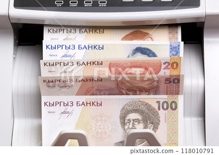 Old Kyrgyz som in the counting machine Old Kyrgyz som in the counting machine 118010791