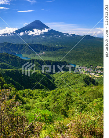 A spectacular summer mountain view: Mt. Fuji and the blue sky from the Misaka Mountains A spectacular summer mountain view: Mt. Fuji and the blue sky from the Misaka Mountains 118012352