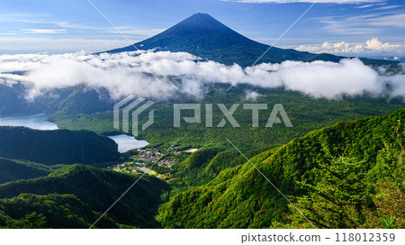 A spectacular summer mountain view: Mt. Fuji and the blue sky from the Misaka Mountains 118012359