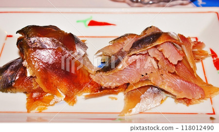 Smoked sanma (left) and smoked mackerel (right) 118012490