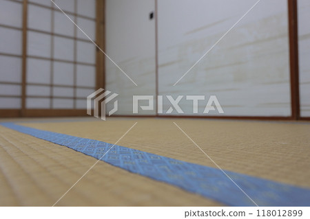 Japanese-style room with tatami mats - tatami focus 118012899