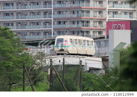 The Yukarigaoka Line runs alongside the apartment building. The Yukarigaoka Line runs alongside the apartment building. 118012994