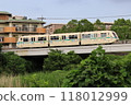 The Yukarigaoka Line runs through greenery 118012999