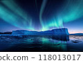 格陵蘭島的極光，水面反射的星空 118013017