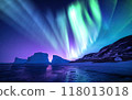 極光閃耀在格陵蘭島的冰川上 118013018