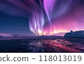 紫色極光照亮的格陵蘭星空 118013019