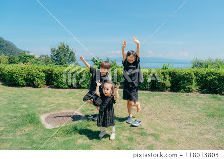Three siblings 118013803