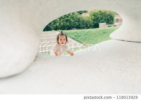 微笑的女孩可愛的孩子形象 118013929