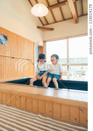 Siblings soaking in a foot bath Hot spring image 118014179