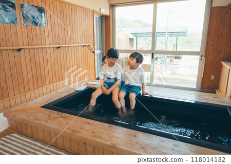 泡腳溫泉的兄妹圖片 118014182