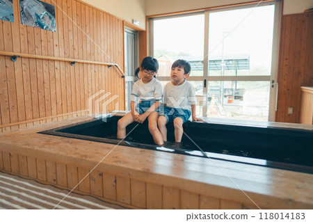 泡腳溫泉的兄妹圖片 118014183