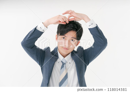 一個關心自己頭髮的年輕人 118014381