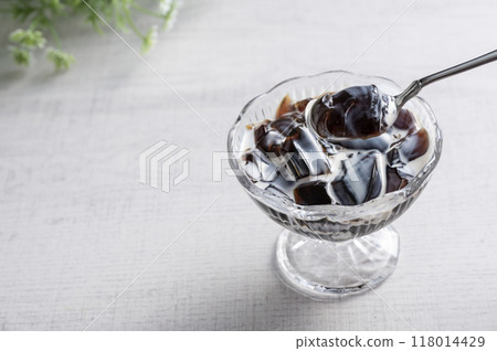Coffee jelly with fresh cream Coffee jelly with fresh cream 118014429