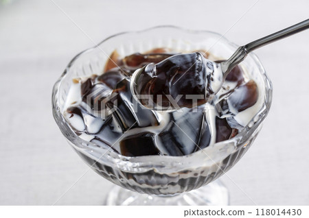 Coffee jelly with fresh cream Coffee jelly with fresh cream 118014430