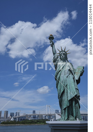 A classic photo taken at Odaiba: The Statue of Liberty and Rainbow Bridge A classic photo taken at Odaiba: The Statue of Liberty and Rainbow Bridge 118014444