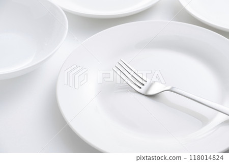 Simple white plate and fork Simple white plate and fork 118014824