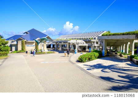 Entrance to the Churaumi Aquarium, Okinawa Prefecture 118015068