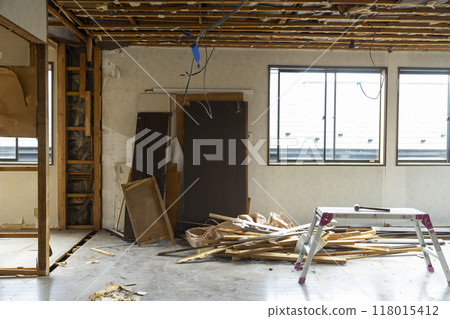 Interior demolition site - Scrap materials 118015412