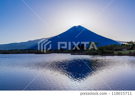 Diamond Fuji of Lake Tanuki: 10 rays of light Diamond Fuji of Lake Tanuki: 10 rays of light 118015711