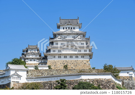 Himeji City, Hyogo Prefecture One of Japan's Top 100 Castles, one of the 12 surviving castle towers, National Treasure Himeji Castle Tower in sunny weather Himeji City, Hyogo Prefecture One of Japan's Top 100 Castles, one of the 12 surviving castle towers, National Treasure Himeji Castle Tower in sunny weather 118015726