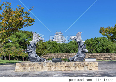 Himeji City, Hyogo Prefecture Shachihoko Replica of Himeji Castle and Himeji Castle Keep from Shiromidai Park 118015728