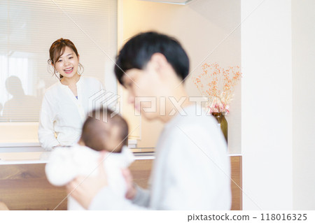 Family with baby 118016325