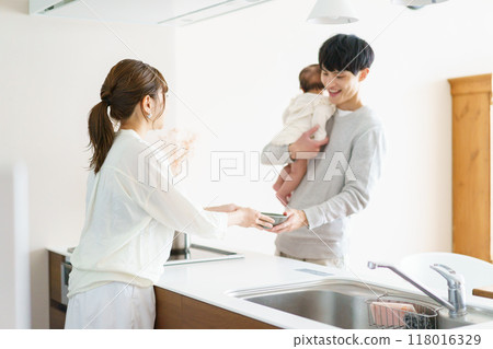 Family with baby 118016329