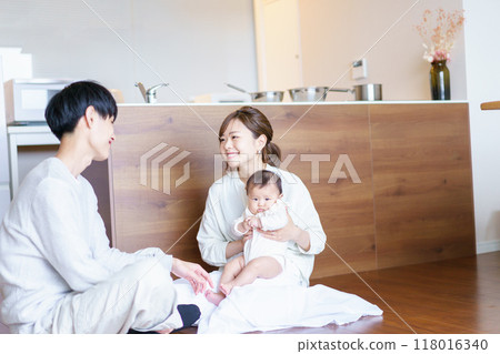 Family with baby 118016340