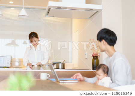 Family with baby 118016349