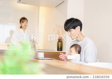 Family with baby Family with baby 118016350