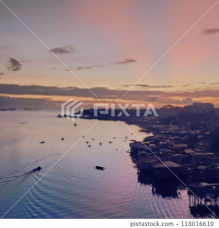 魔法時刻:天空和海洋染上朝霞的色彩 魔法時刻:天空和海洋染上朝霞的色彩 118016610