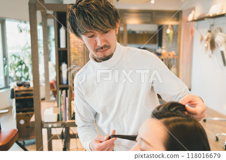 理髮師 美髮師 美女藝術家 118016679