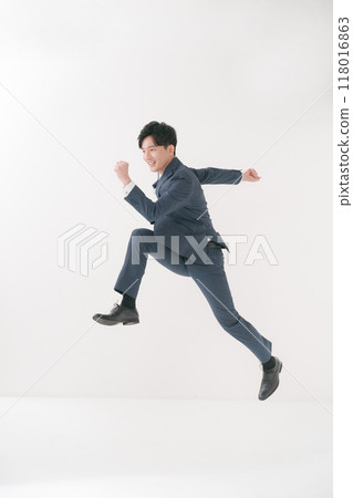 Businessman to dash 118016863