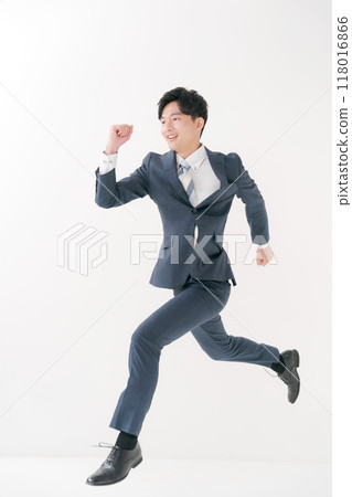 Businessman to dash Businessman to dash 118016866