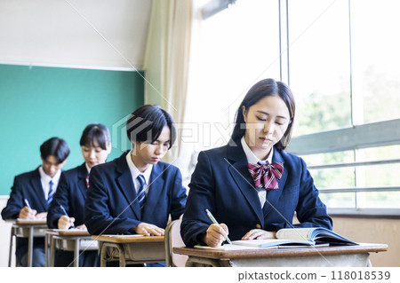 Classroom, boys and girls, high school, junior high school, serious Classroom, boys and girls, high school, junior high school, serious 118018539