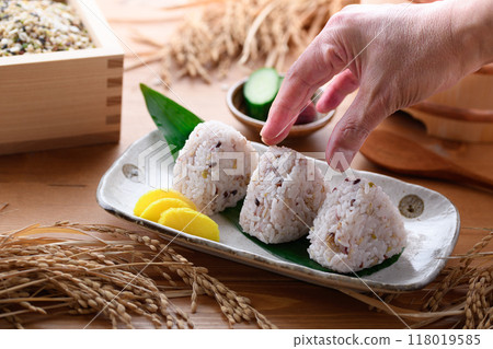 Rice balls made with mixed grain rice (mixed grain rice balls, 30 mixed grains) 118019585