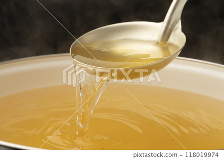 Dashi soup: Scoop out the dashi soup with a ladle 118019974