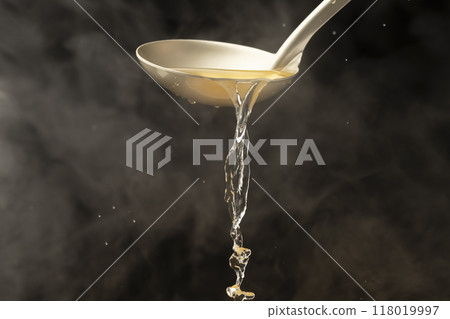 Dashi soup: Scoop out the dashi soup with a ladle Dashi soup: Scoop out the dashi soup with a ladle 118019997