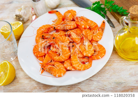 Chilled red prawns on plate with parsley, lemon, garlic and olive oil Chilled red prawns on plate with parsley, lemon, garlic and olive oil 118020358