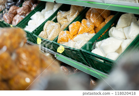 Various packaged bulk food products arranged on shelves in grocery store 118020418