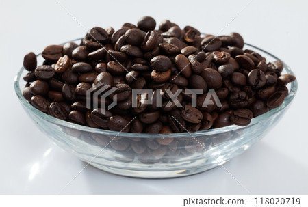 Coffee beans in a glass cup 118020719