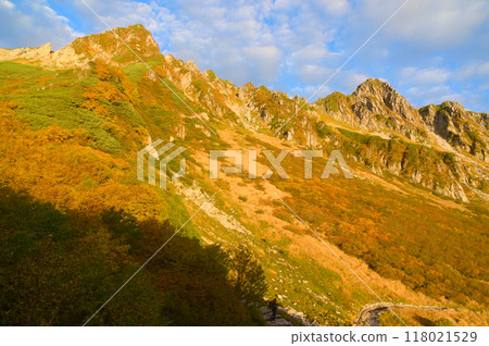 Senjojiki Cirque bathed in the morning sun Senjojiki Cirque bathed in the morning sun 118021529