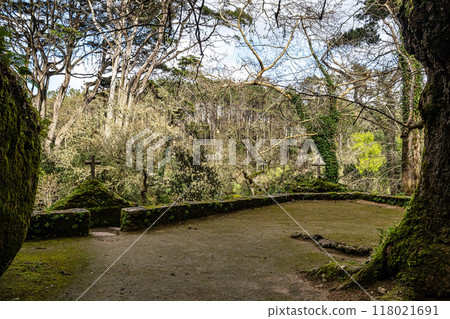 Abandoned and empty medieval Convento dos Capuchos in the Serra de Sintra National Park, Portugal 118021691